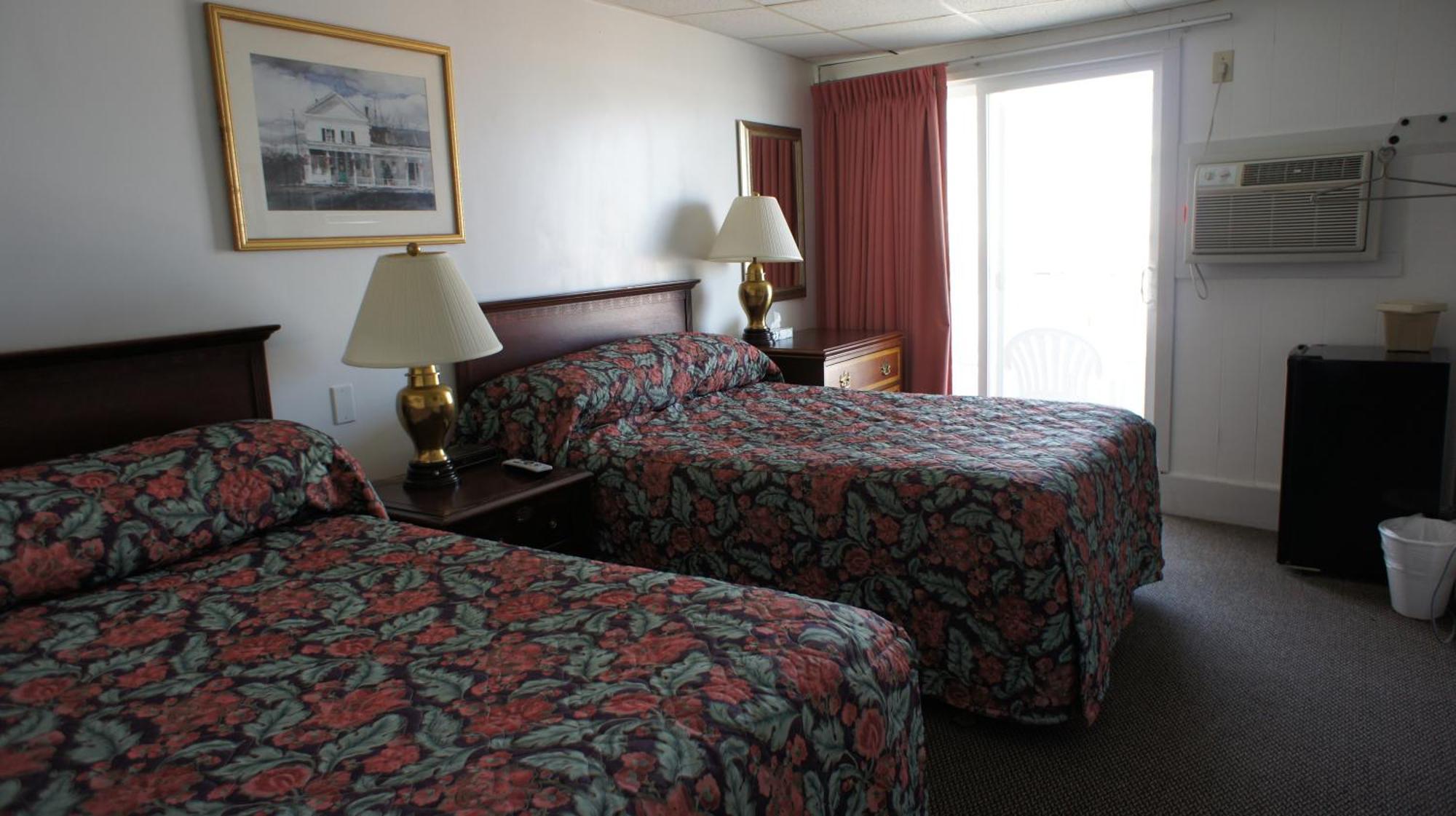 Hillcrest Inn Hampton Room photo